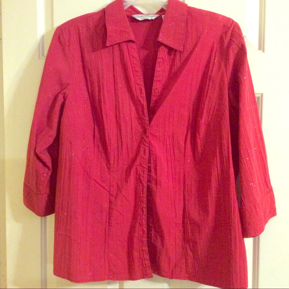 Quizz Woman 18 red metallic krinkly button blouse
